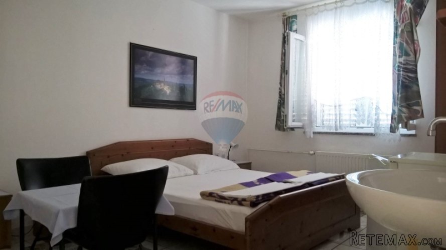 Poreč, kuća sa apartmanima, 300m od mora! - 3
