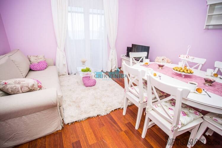 Crikvenica - kuća s 5 apartmana, garažom, 9 parkirnih m.. - 2