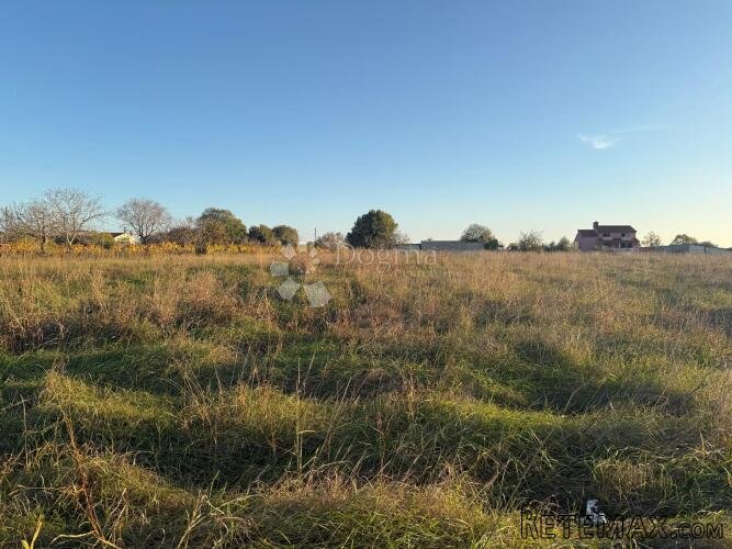 Građevinsko zemljište s projektom - 1km Svetvinčenat - 2