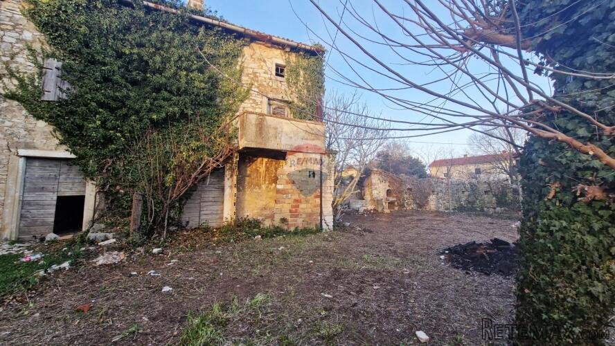 Istra, Svetvinčenat okolica – krajnja kamena kuća u nizu 166 - 2