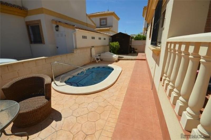 2 bedroom detached house for sale - 2