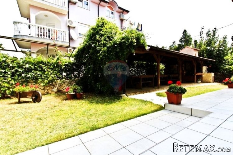 Medulin prekrasna samostojeća KUĆA sa 10 apartmana - 4