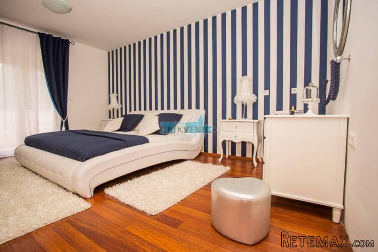 Crikvenica - kuća s 5 apartmana, garažom, 9 parkirnih m.. - 9