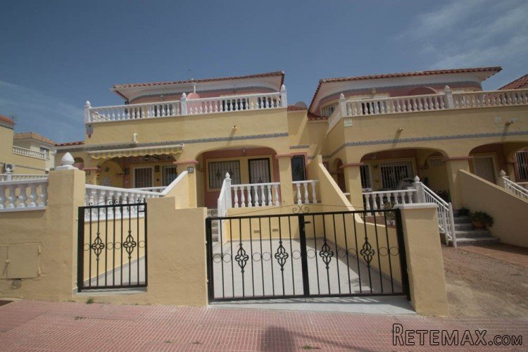 Renovated 3 Bed 2 Bath Duplex Townhouse in.. - 2