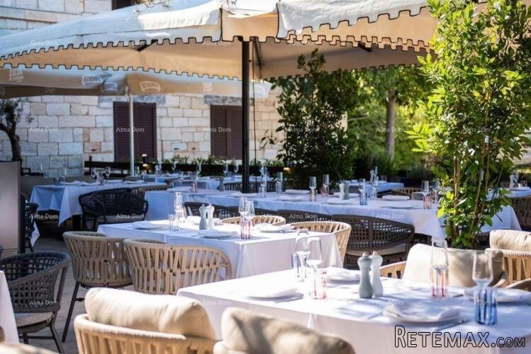 ROVINJ, Prodaje se uhodan restoran uz more (najam prostora) - 2