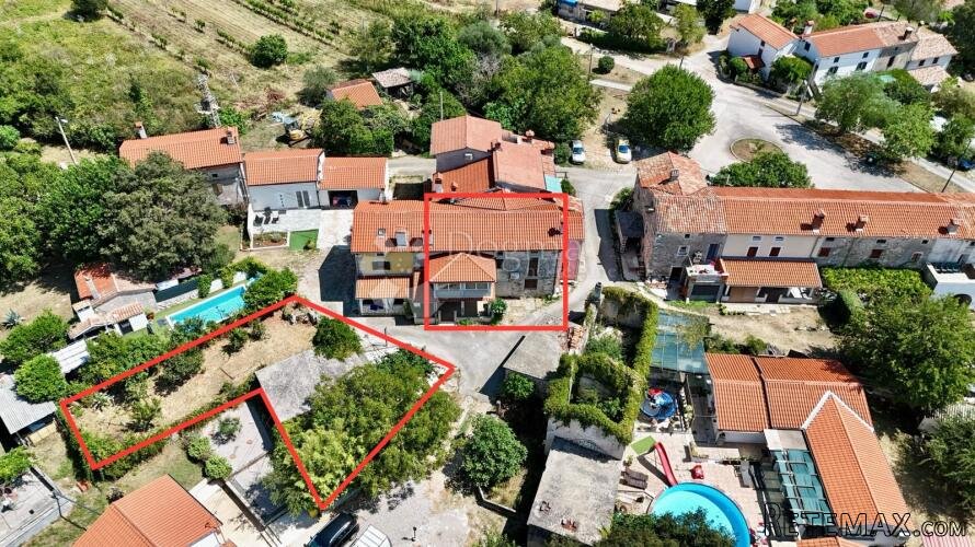 KUĆA U NIZU NA SELU, SA GARAŽOM I VRTOM - 3