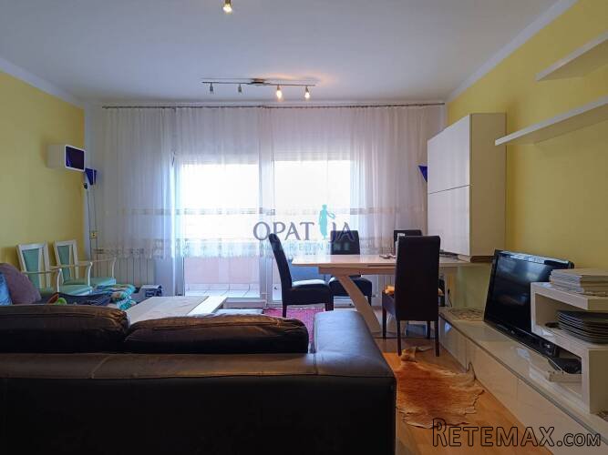 Pobri - 3 sobni stan, balkon, velika terasa i 2 parkirna.. - 3