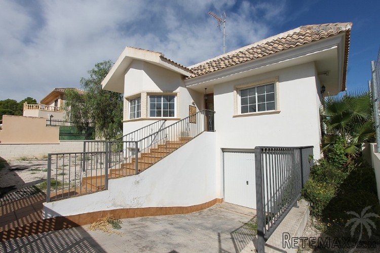 Beautiful villa on a large plot in an urbanization in.. - 2