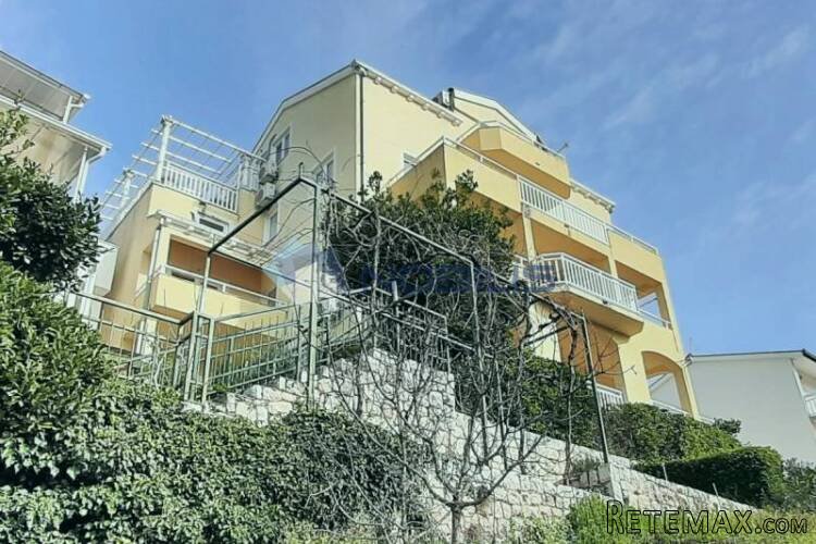Neum kuća 440 m2 sa 9 stanova - 2