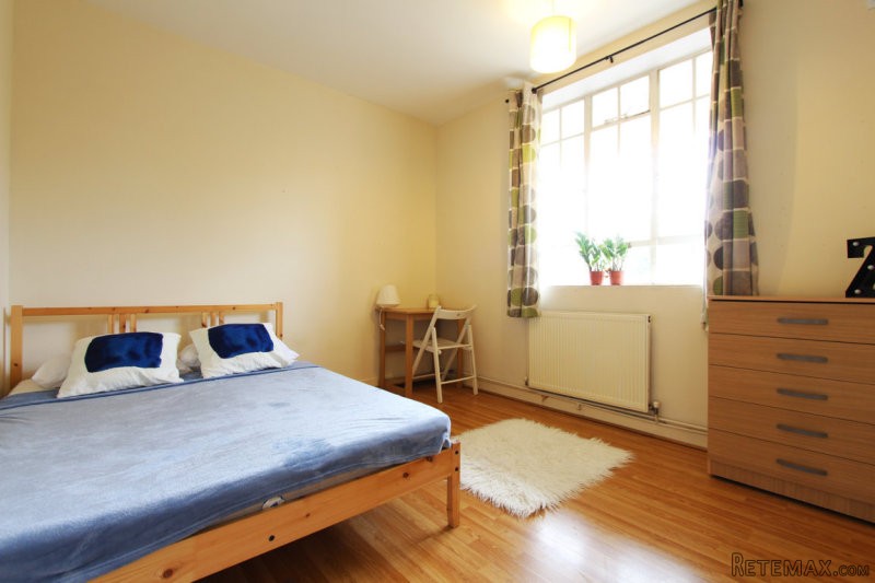 Single with double bed near Shepherds..