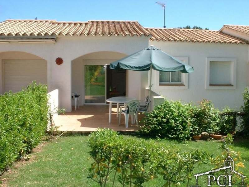 Terraced house with nice community.