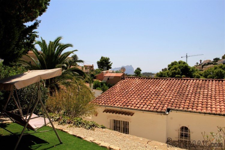 This well presented villa is distributed over two levels.. - 3