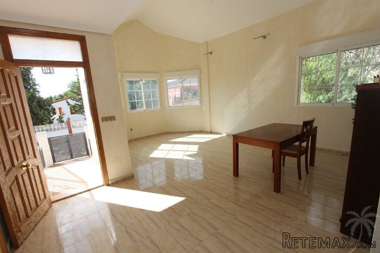 Beautiful villa on a large plot in an urbanization in.. - 4