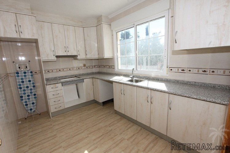 Beautiful villa on a large plot in an urbanization in.. - 5