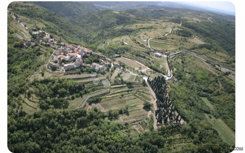 Istra, Oprtalj – Građevinsko zemljišto s projektom