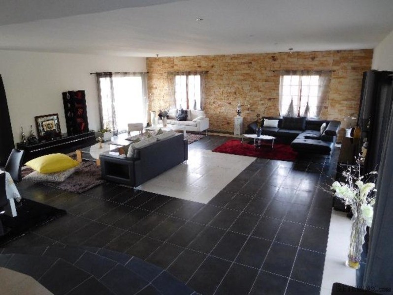 Modern 2500ft2 House On One Level With..