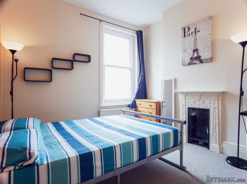 Single with double bed near Acton Town..