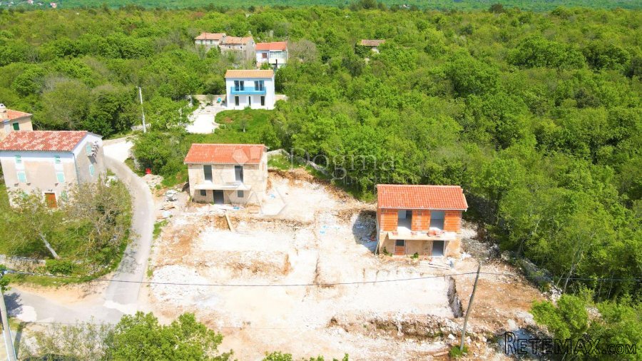DVIJE ADAPTIRANE KAMENE KUĆE S POGLEDOM NA MORE - 7