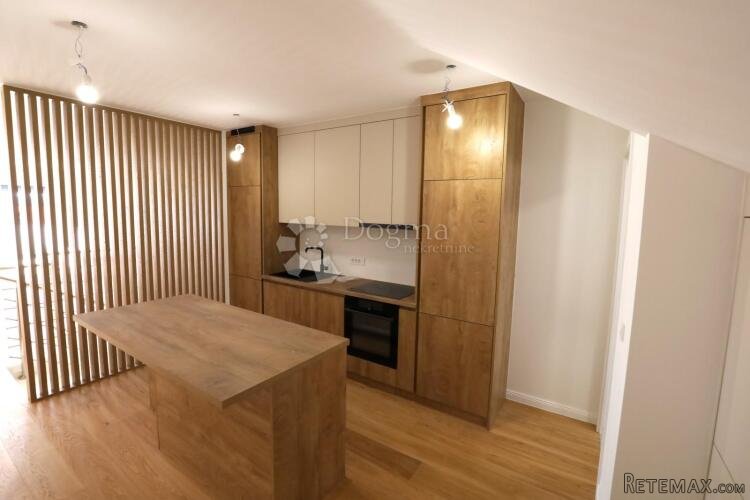 Useljivi apartman sa pogledom na more
