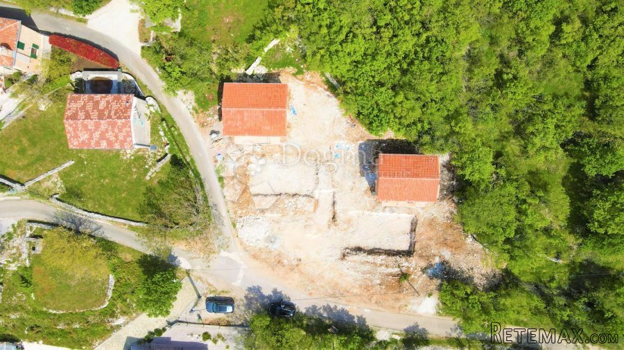 DVIJE ADAPTIRANE KAMENE KUĆE S POGLEDOM NA MORE - 8