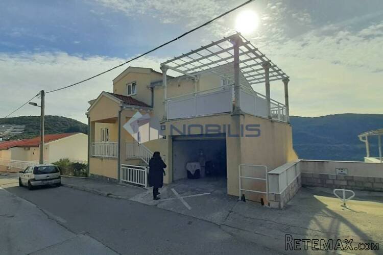 Neum kuća 440 m2 sa 9 stanova - 8