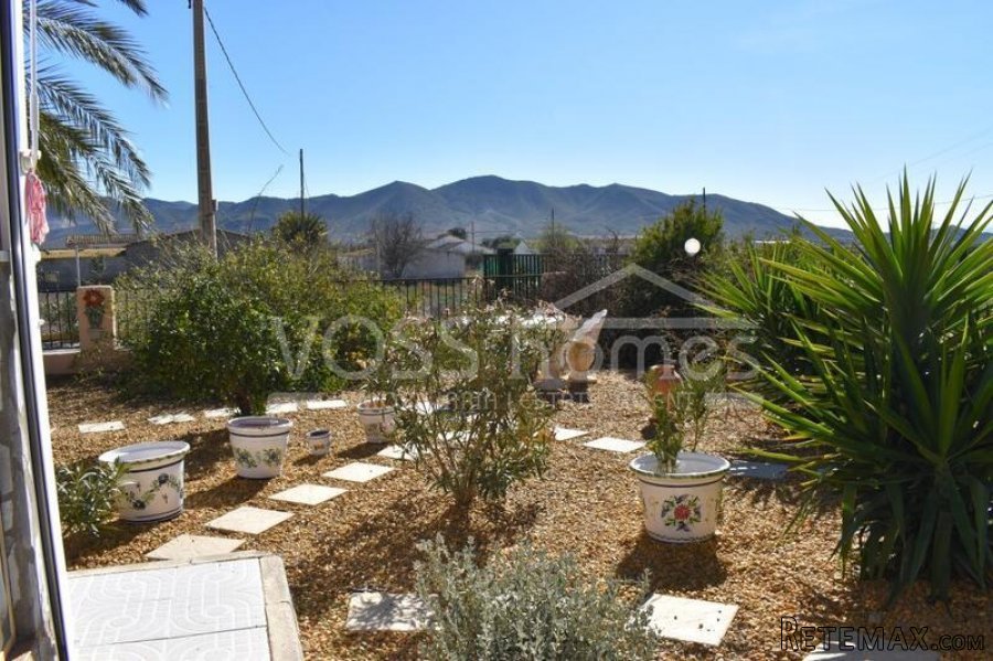 RESERVED APRIL 2022 WITH VOSS HOMES - An immaculately.. - 10
