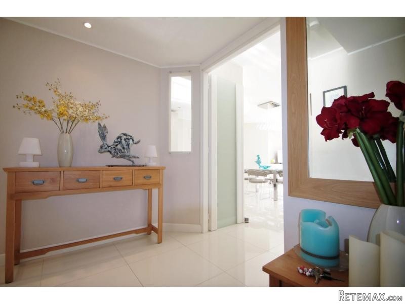 Stunning Modern Luxury Apartment With..