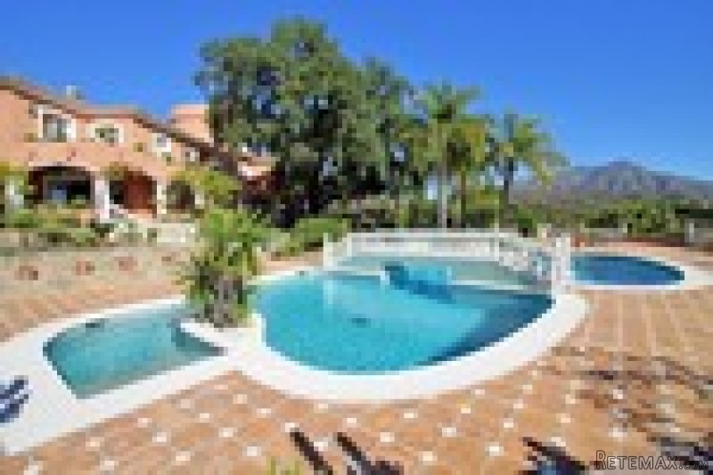 12 Bedrooms - Villa - Malaga - For Sale
