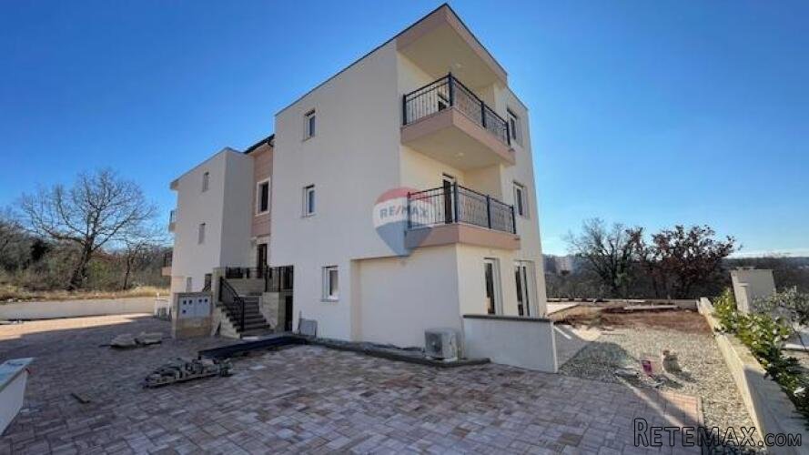 Krk,Njivice,panoramski pogled na more,okućnica 150 m2 - 2