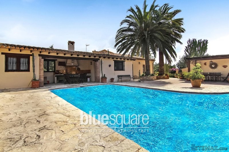 Great family home situated on 5 plots...