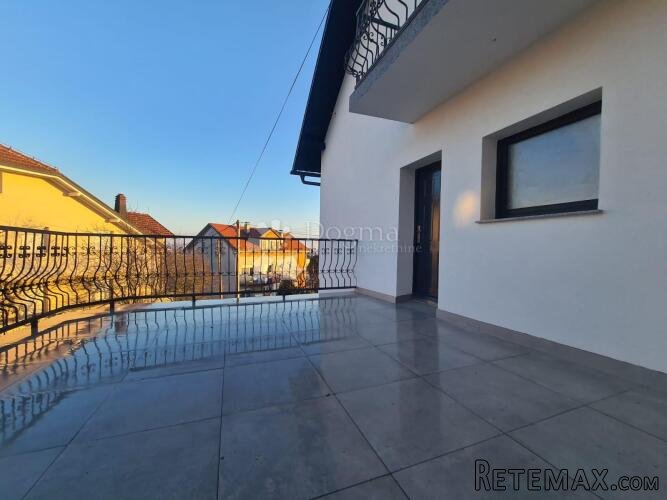 Stan s osjećajem kuće – privatni vrt 49 m², terasa i panoram