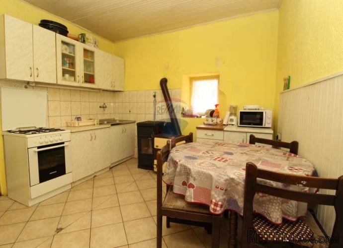 Istra, Pula, Centar, djelomično renovirani stan od 90,58... - 2