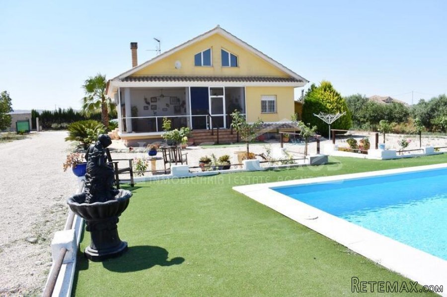 RESERVED - Large 250m2 detached 3 Bed 2 Bath Villa with a.. - 7