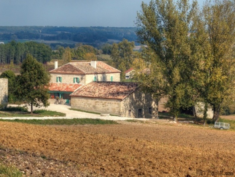 Well Renovated Farmhouse Set On 1.. - 2