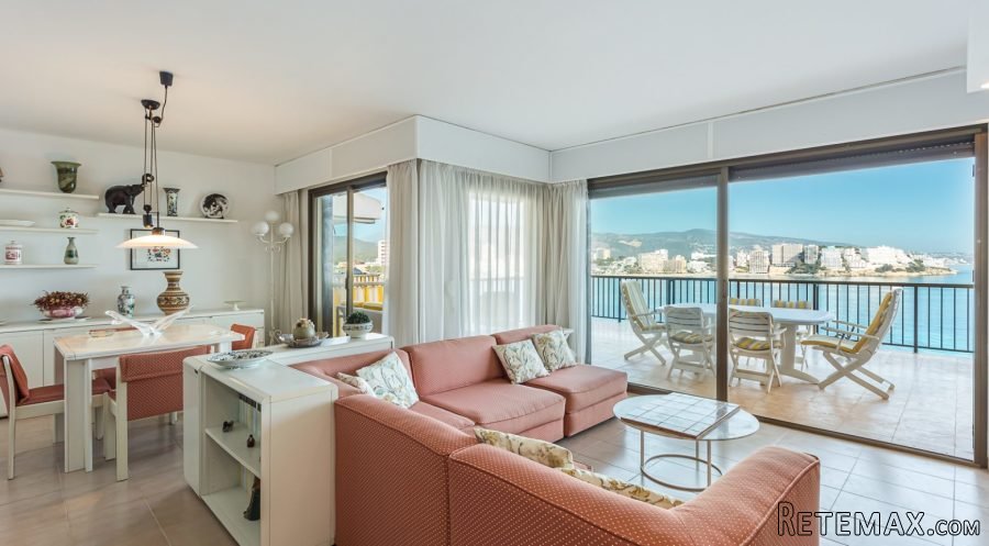 Beautiful front line apartment for sale in a high-end and..
