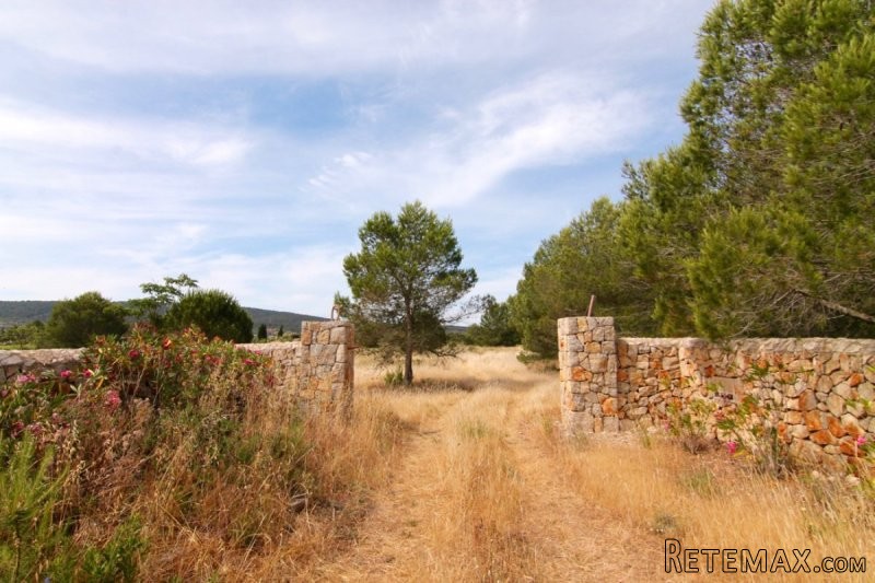 Several adjoining building plots with..