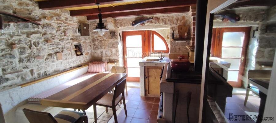 HVAR, GDINJ (Bonkovići) – Kamena idila s pogledom na more