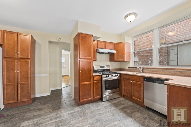 7 bedroom Town House For Sale: 707 EAST..