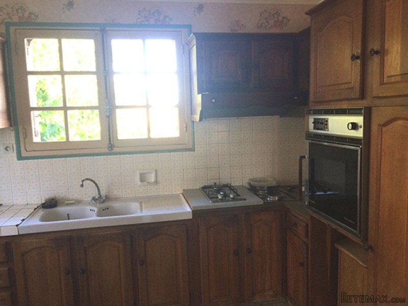 House To Update With Garden Of 911m2 - 2