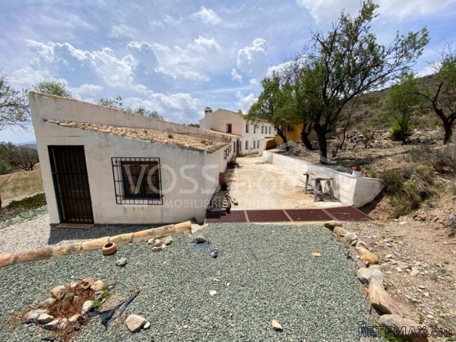 NEW & EXCLUSIVE TO VOSS HOMES. A huge, impressively &.. - 11