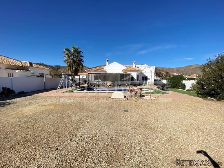 EXCLUSIVE TO VOSS HOMES - A spacious 5 bed, 2 bath Country.. - 12