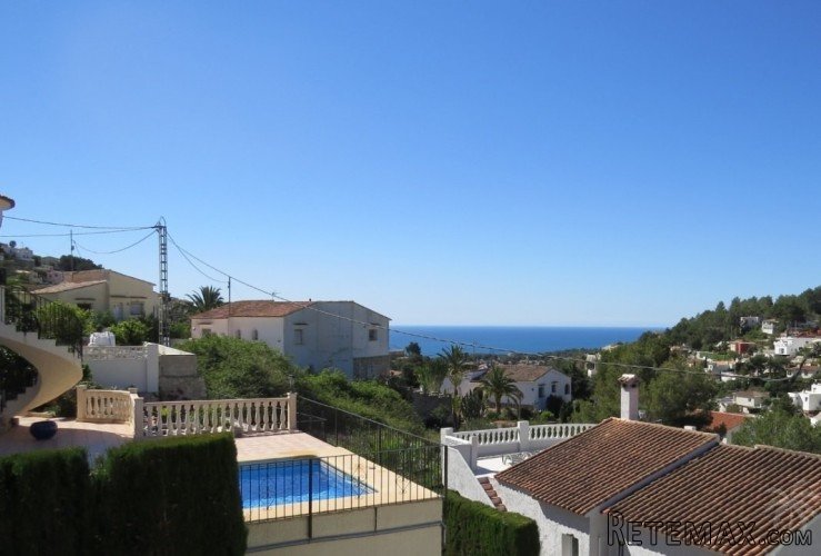 This well maintained villa, renovated in 2001, located in a.. - 2