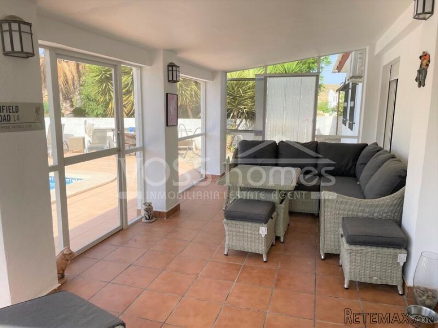 A spacious, modernised 3, bed, 2 bath villa of 131m2 with.. - 13