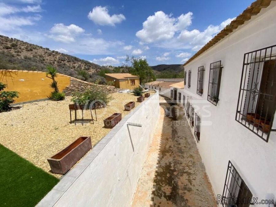 NEW & EXCLUSIVE TO VOSS HOMES. A huge, impressively &.. - 13