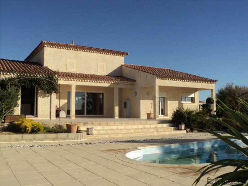 Villa with Pool For Sale