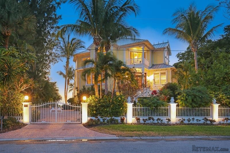 4 bedroom House For Sale: 1199 Westway..