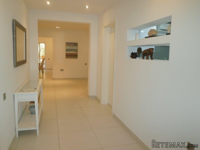 Flat, Luxurious Finish - 2