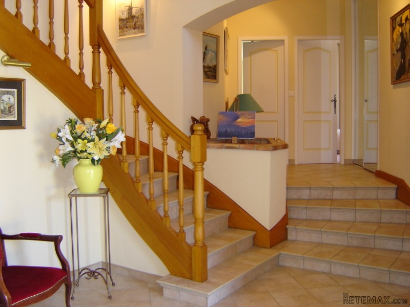 A Contemporary Property For Sale Close.. - 2