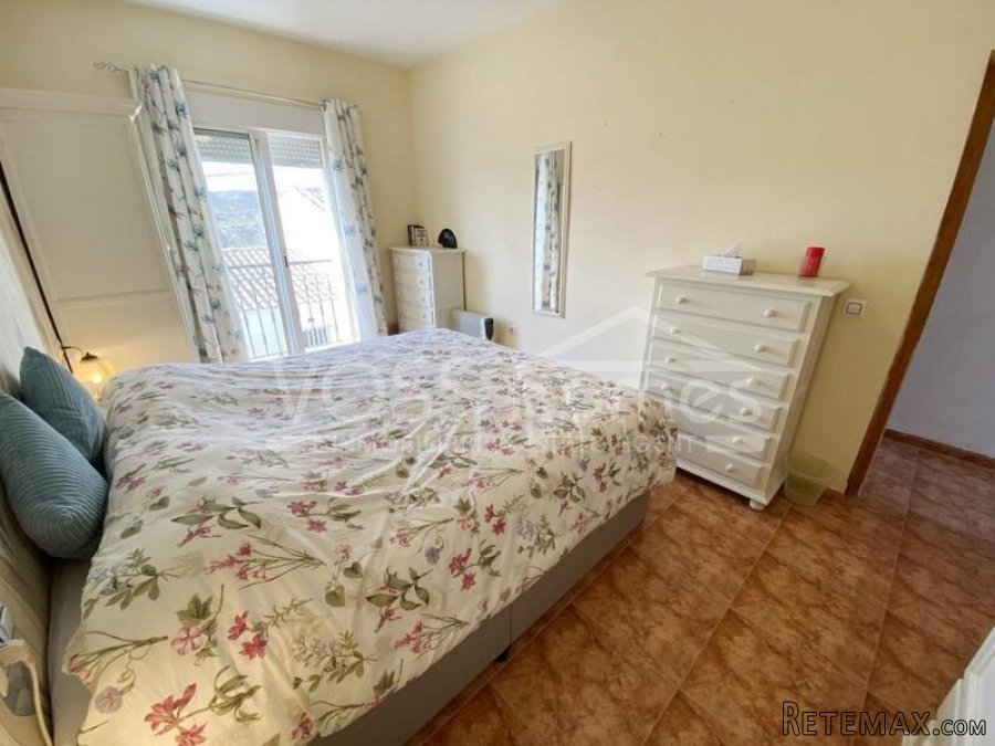 NEW & EXCLUSIVE TO VOSS HOMES - Recently modernised.. - 18
