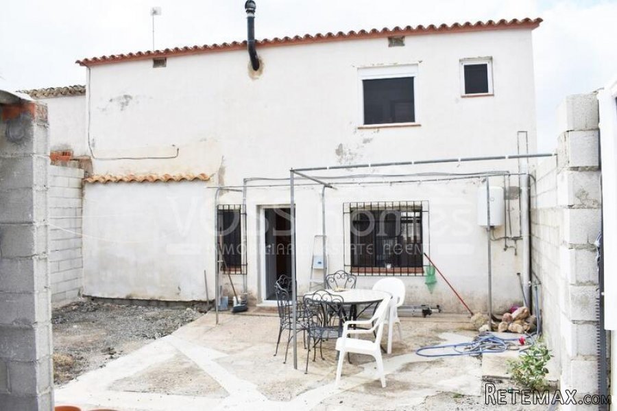 A spacious, light & airey, 3 / 4 bed, 1.5 bath semi.. - 9